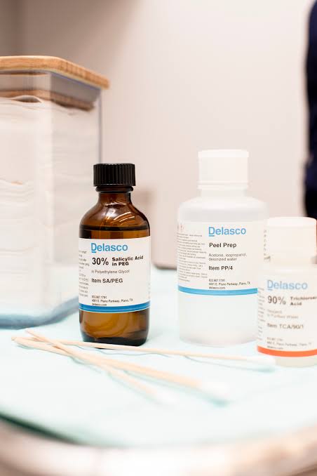 Professional peel solutions, including salicylic acid and trichloroacetic acid, prepared on a treatment tray